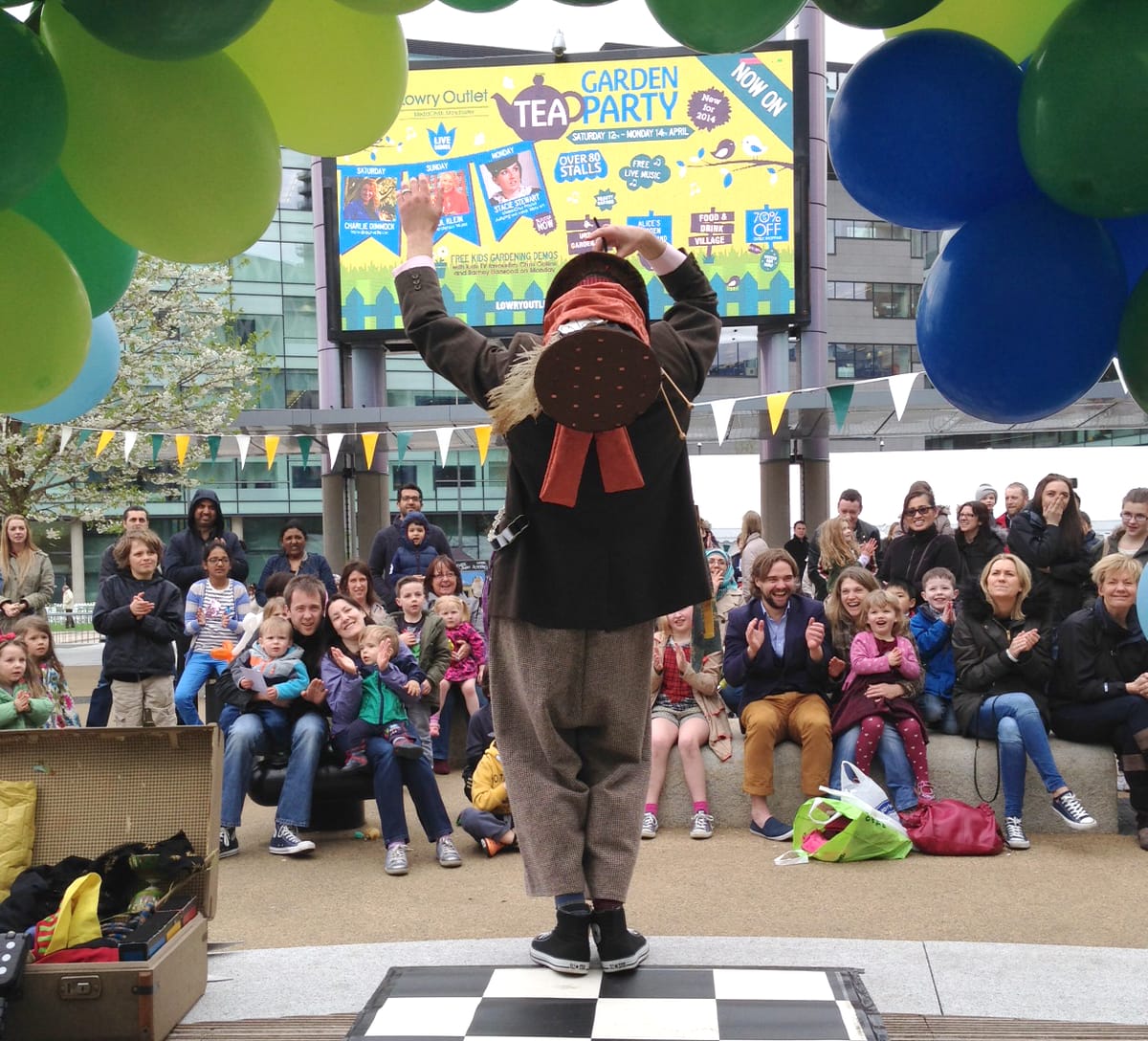 10 Essential Tips for Magicians Traveling on the Road